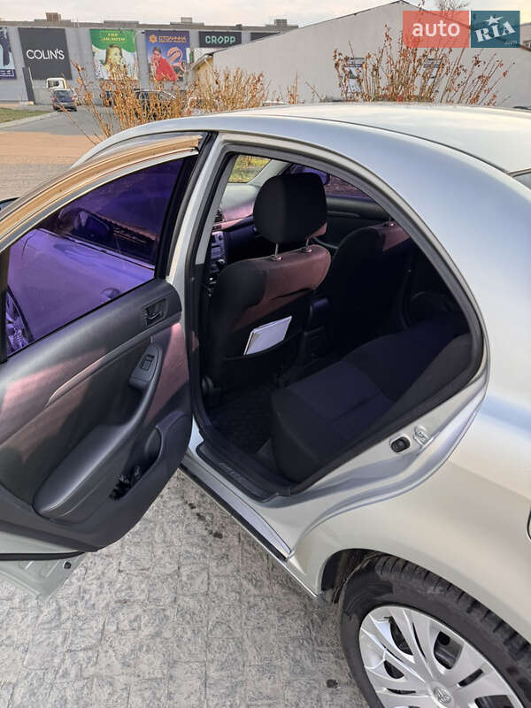 Седан Toyota Avensis 2008 в Полтаве