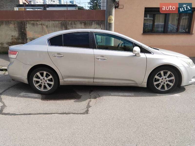Седан Toyota Avensis 2009 в Пирятині