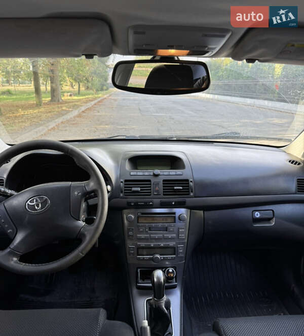 Седан Toyota Avensis 2005 в Тернополе