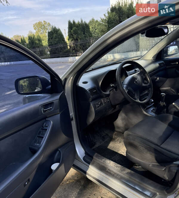 Седан Toyota Avensis 2005 в Тернополе