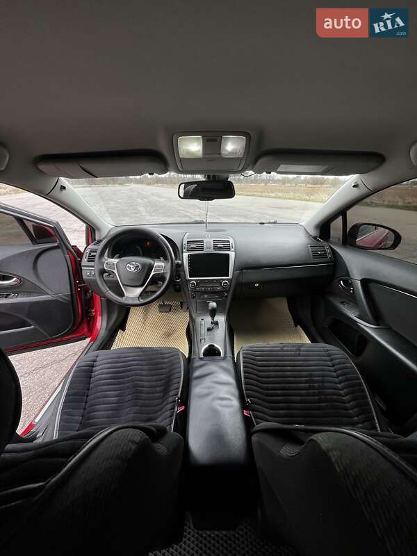 Седан Toyota Avensis 2010 в Виннице