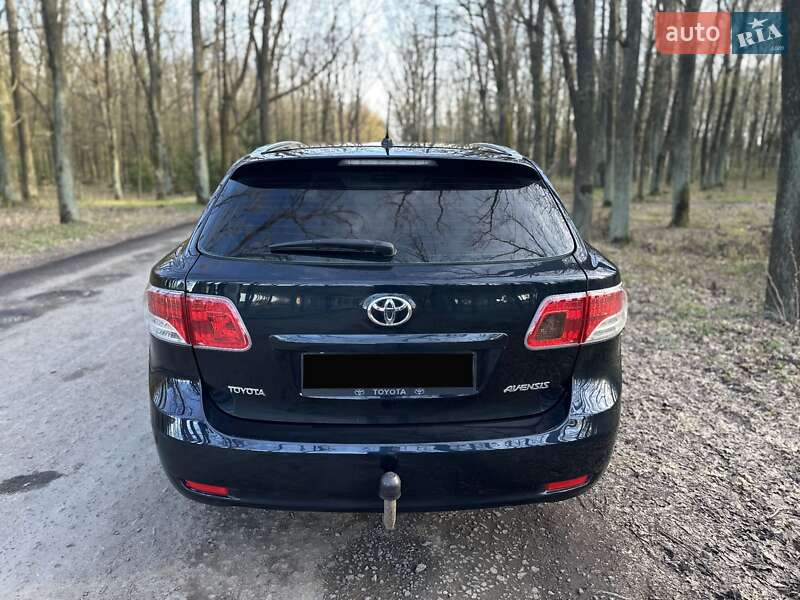 Универсал Toyota Avensis 2010 в Луцке