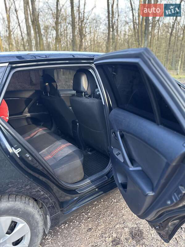 Универсал Toyota Avensis 2010 в Луцке