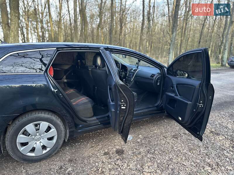 Универсал Toyota Avensis 2010 в Луцке