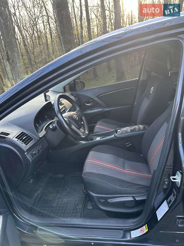 Универсал Toyota Avensis 2010 в Луцке