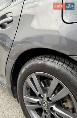 Седан Toyota Avensis 2011 в 