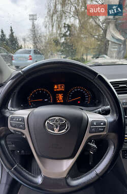 Седан Toyota Avensis 2011 в 