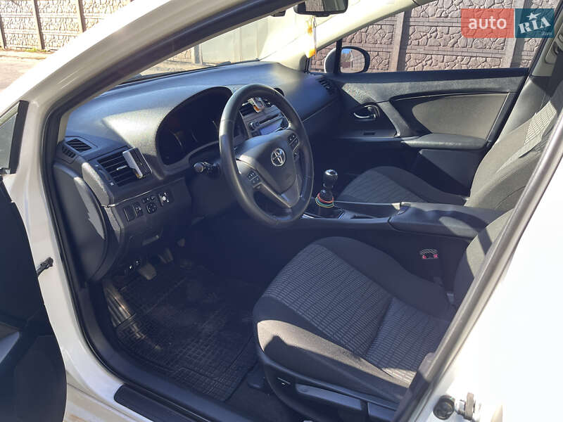 Седан Toyota Avensis 2011 в Кривому Розі