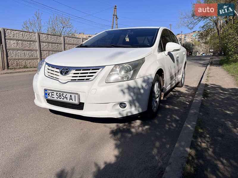 Седан Toyota Avensis 2011 в Кривому Розі