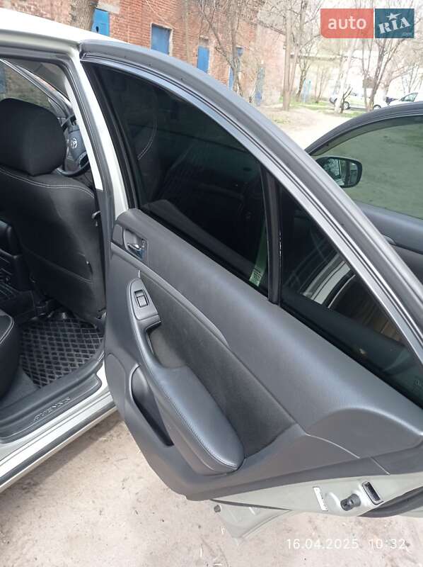 Седан Toyota Avensis 2008 в Кременчуге