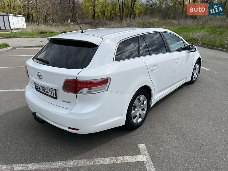 Універсал Toyota Avensis 2010 в Хмельницькому