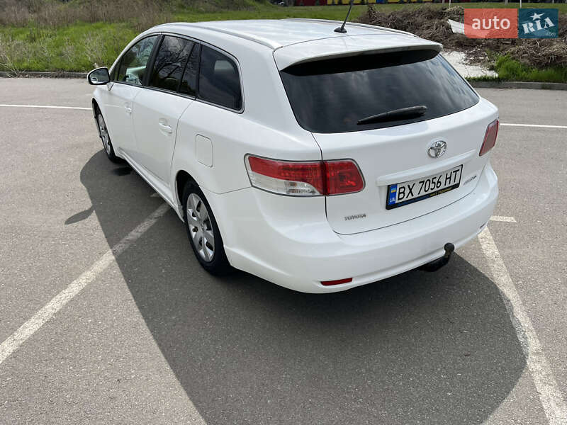 Універсал Toyota Avensis 2010 в Хмельницькому