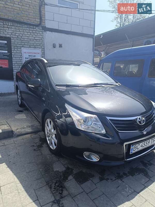 Універсал Toyota Avensis 2011 в Львові