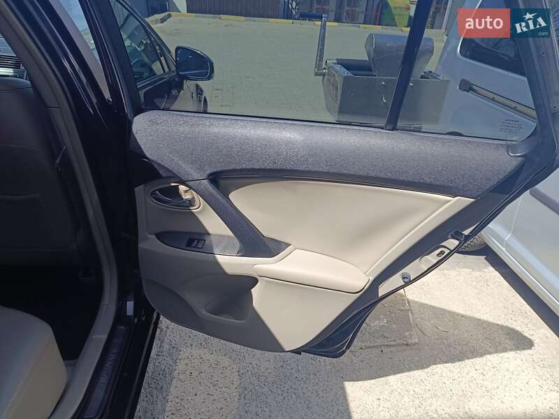 Універсал Toyota Avensis 2011 в Львові