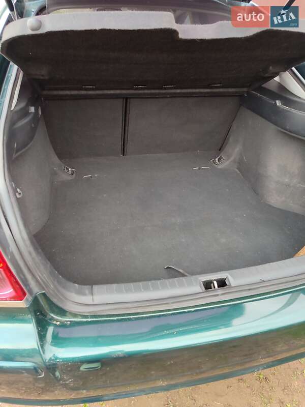 Ліфтбек Toyota Avensis 2003 в Болехові