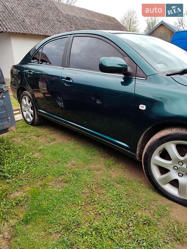 Ліфтбек Toyota Avensis 2003 в Болехові
