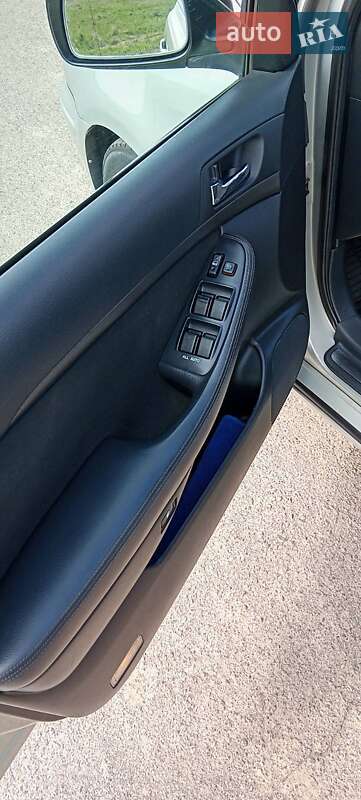 Універсал Toyota Avensis 2003 в Бару