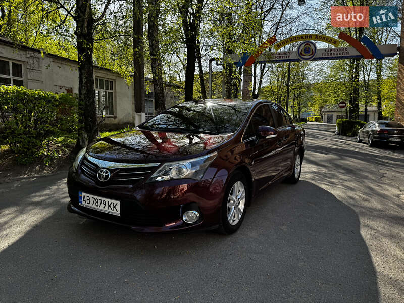 Toyota Avensis 2012