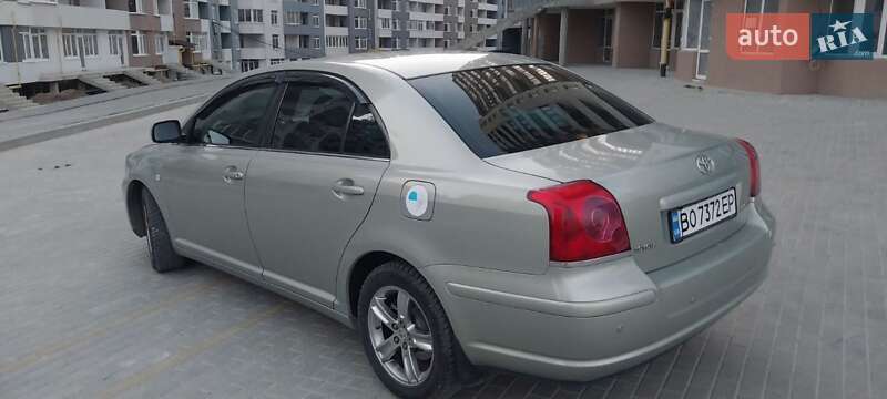 Седан Toyota Avensis 2005 в Тернополе