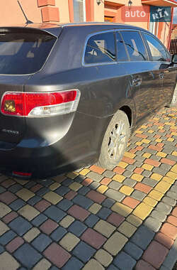 Универсал Toyota Avensis 2010 в 