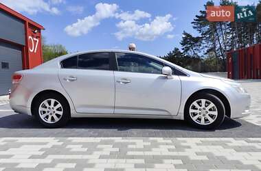 Седан Toyota Avensis 2010 в 