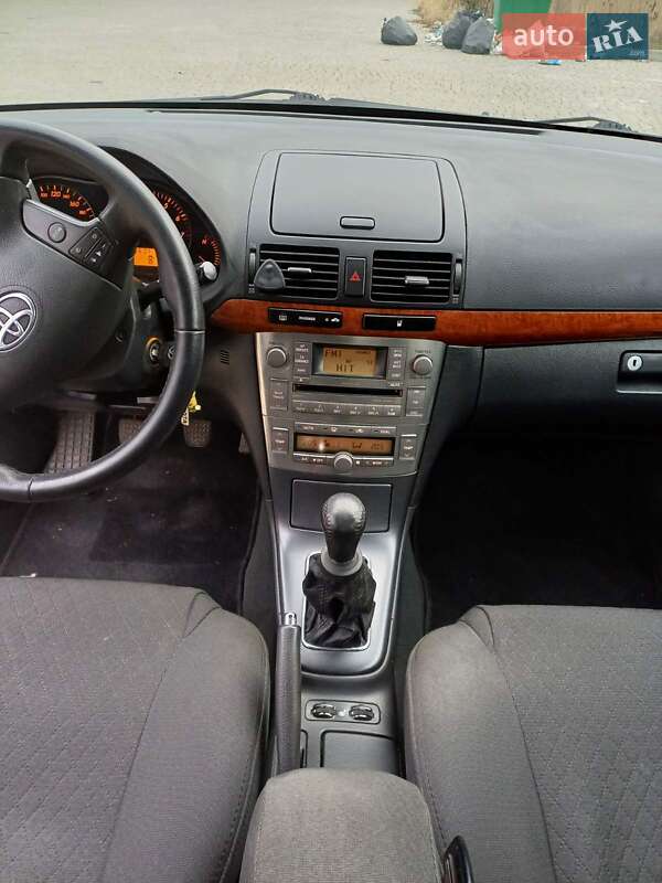 Седан Toyota Avensis 2006 в Николаеве