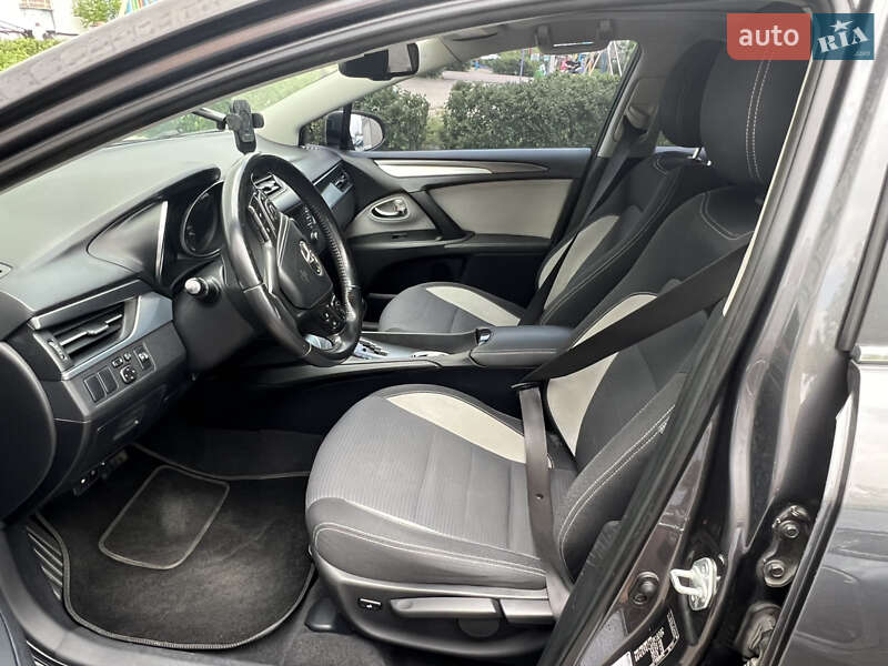 Универсал Toyota Avensis 2015 в Киеве