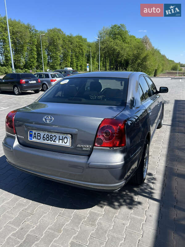 Седан Toyota Avensis 2004 в Виннице