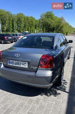 Седан Toyota Avensis 2004 в 
