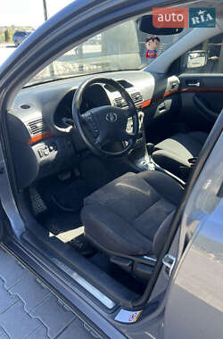 Седан Toyota Avensis 2004 в 
