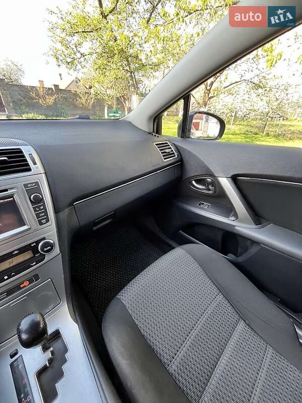 Універсал Toyota Avensis 2012 в Рівному