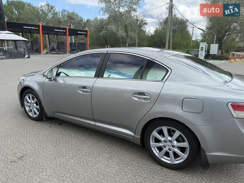 Toyota Avensis 2011
