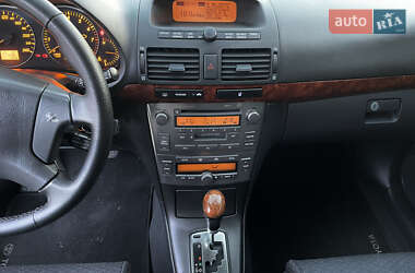 Ліфтбек Toyota Avensis 2004 в 