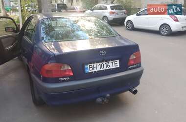 Седан Toyota Avensis 2000 в 