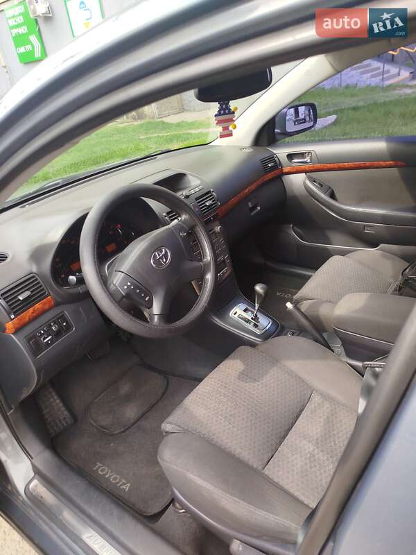 Седан Toyota Avensis 2004 в Одессе