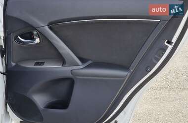 Седан Toyota Avensis 2011 в 