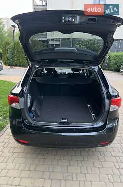 Універсал Toyota Avensis 2013 в 