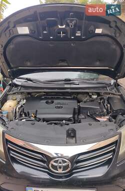 Універсал Toyota Avensis 2013 в 