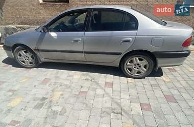 Седан Toyota Avensis 1999 в Дунаевцах