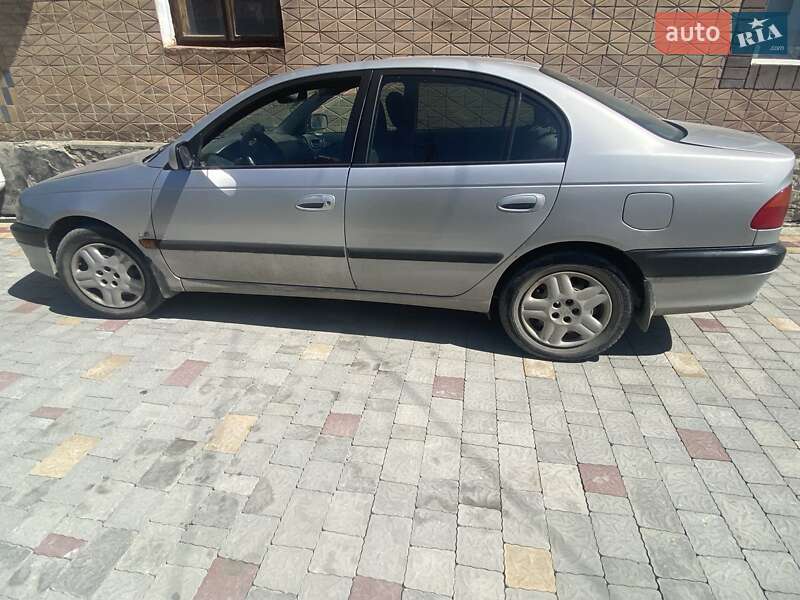Седан Toyota Avensis 1999 в 