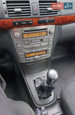 Седан Toyota Avensis 2004 в 