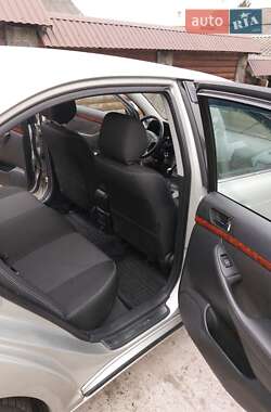 Седан Toyota Avensis 2004 в 