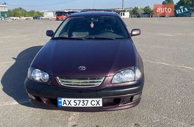 Седан Toyota Avensis 2000 в Харькове