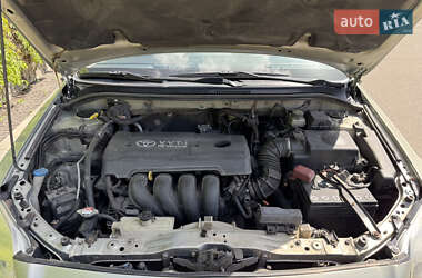 Седан Toyota Avensis 2005 в 