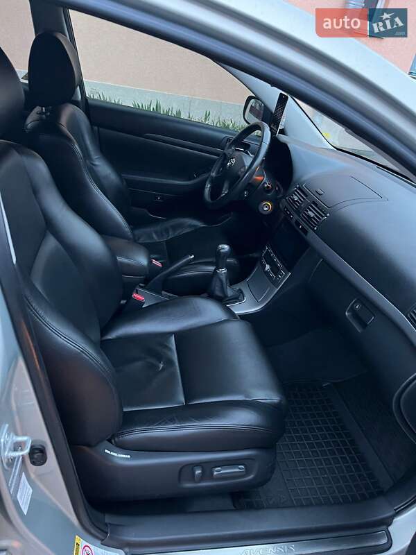 Універсал Toyota Avensis 2008 в Житомирі
