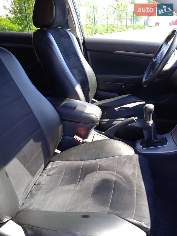 Универсал Toyota Avensis 2006 в Ужгороде