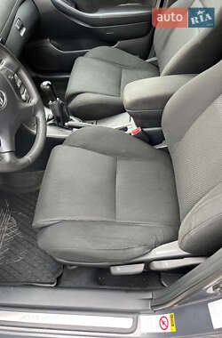 Універсал Toyota Avensis 2004 в 
