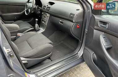 Універсал Toyota Avensis 2004 в 