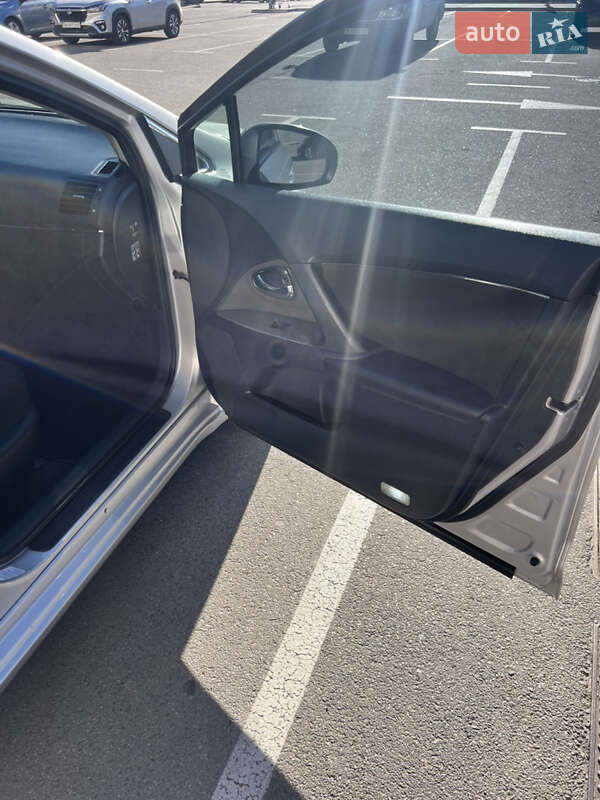 Седан Toyota Avensis 2008 в Киеве