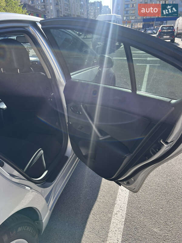 Седан Toyota Avensis 2008 в Киеве
